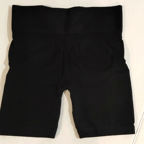 Kali & Wins - Picture 1 of 2